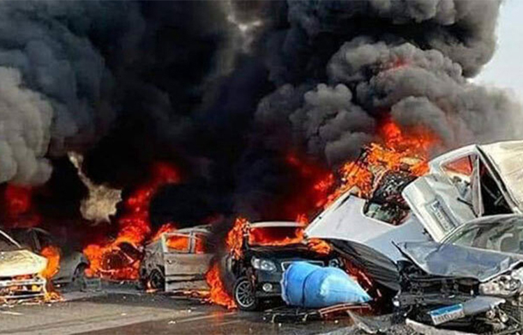 মিশরের কায়রো-আলেকজা মহাসড়কের ওয়াদি আল-নাতরুন এলাকায় বাস ও বেশ কয়েকটি গাড়ির ভয়াবহ সংঘর্ষে সরকারি তথ্য অনুযায়ী ৩৫ জন নিহত হয়েছেন। আহত হয়েছেন অর্ধশত। ছবি: সংগৃহীত