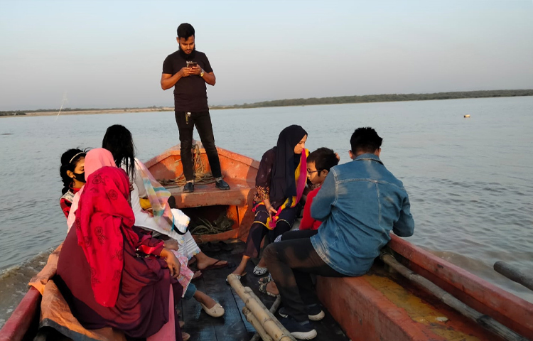 জানা গেছে, বঙ্গবন্ধু শেখ মুজিব শিল্পনগর প্রতিষ্ঠার কারণে এখানে সুপার ডাইক বাঁধ নির্মাণ করা হয়েছে।  ছবি: এম মাঈন উদ্দিন