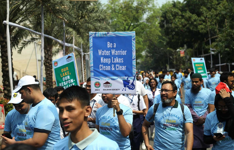 শুধু গুলশানের নয় কালাচাঁদপুর, বারিধারাসহ আরও যেসব লেক আছে সেগুলোও পরিষ্কার করা দরকার। ছবি: মাহবুব আলম