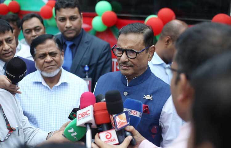 জানা গেছে, বিদেশ ফেরত যাত্রীদের লাগেজ পরিবহনের সংকট দূর করতে বিআরটিসির শাটল বাস সার্ভিস সেবা চালু করা হয়েছে।  ছবি: মাহবুব আলম