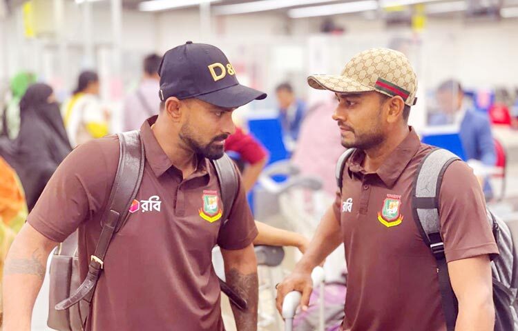 ভারতের বিপক্ষে টেস্ট ও টি-টোয়েন্টি সিরিজ খেলার জন্য দেশ ছেড়েছে বাংলাদেশ ক্রিকেট দল। দুপুর ১টা ৫ মিনিটের একটি ফ্লাইটে হযরত শাহাজালাল আন্তর্জাতিক বিমানবন্দর ত্যাগ করেছেন ১৫ ক্রিকেটার। স্কোয়াডের আরেক সদস্য সাকিব আল হাসান ইংল্যান্ড থেকে সরাসরি ভারতে দলের সঙ্গে যোগ দেবেন। ছবি: সংগৃহীত