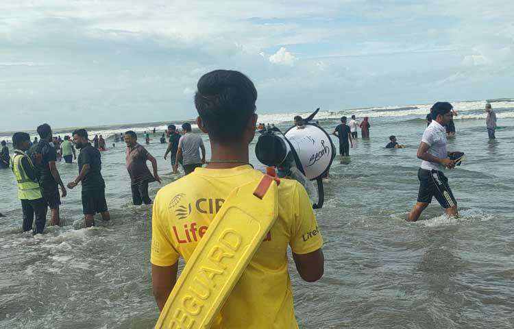 উত্তাল সাগরে যেকোনো ধরনের দুর্ঘটনা এড়াতে সতর্ক থাকতে মাইকিং করা হচ্ছে। ট্যুরিস্ট পুলিশ, জেলা প্রশাসন ও লাইফ গার্ডরা যৌথভাবে এ মাইকিং করছে। অনেকে মাইকিং গায়ে না মাখায় বিপদ এড়াতে সতর্ক দৃষ্টি রাখছেন লাইফ গার্ড কর্মীরা।