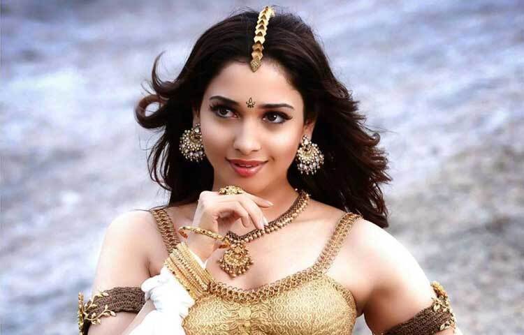 ভারতের ইতিহাসে অন্যতম সফল ও জনপ্রিয় সিনেমা ‘বাহুবলী’তেও অভিনয় করেছেন তামান্না।