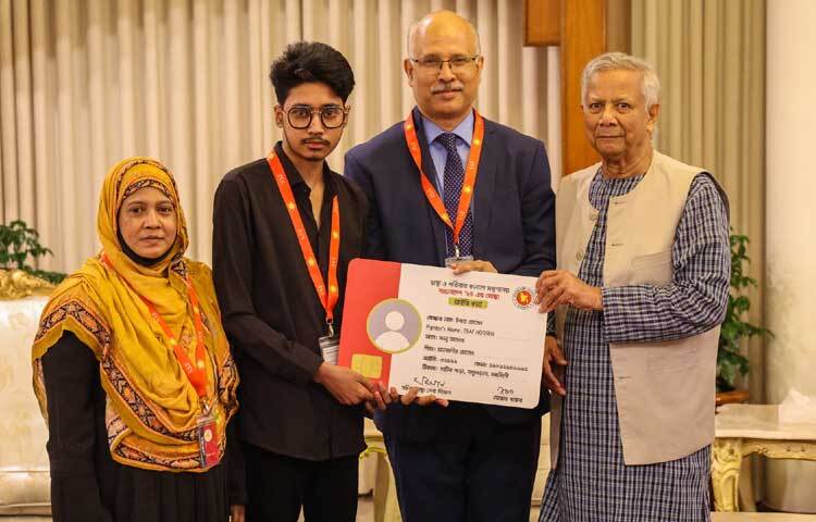 স্বাস্থ্য মন্ত্রণালয় জানায়, জুলাই গণঅভ্যুত্থানে আহত যোদ্ধাদের মধ্যে প্রতি সপ্তাহে নির্দিষ্ট জেলায় হেলথ কার্ড বিতরণ করা হবে।