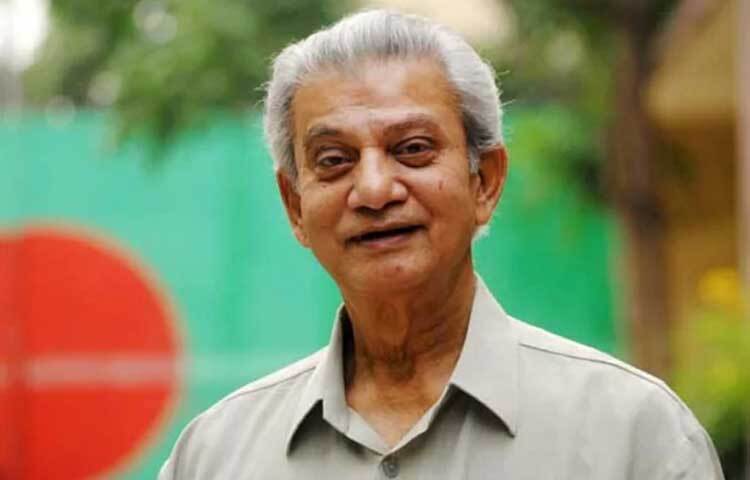 ১৯৪৩ সালের ১৮ আগস্ট কুমিল্লার চান্দিনায় জন্মগ্রহণ করেন বর্ষীয়ান এই অভিনেতা। তার পুরো নাম প্রবীর কুমার মিত্র।