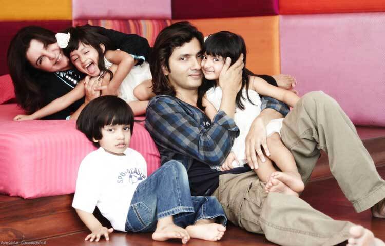 ব্যক্তি জীবনে তিন সন্তানের মা জনপ্রিয় এই তারকা। তার সন্তানদের নাম অন্যা, দিবা এবং সিজার।