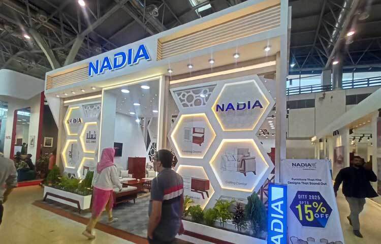 নতুন পণ্য ও নানা ধরনের অফার নিয়ে এবারের বাণিজ্যমেলায় হাজির হয়েছে রেডিমেড ফার্নিচার প্রতিষ্ঠানগুলো।