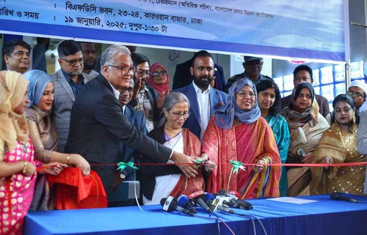 ফরিদা আখতার বলেন, ইলিশ মাছ শুধু জাতীয় মাছ না। এর সঙ্গে স্বাদ, রান্না, জীবনযাপন অনেক কিছু জড়িত। ক্রয়সীমার মধ্যে রেখে বাংলাদেশের মানুষের এই মাছ খাওয়ার অধিকার আছে। আমরা উদ্যোগ নিয়েছি। আমরা হয়তো সবাইকে সন্তুষ্ট করতে পারবো না। আমরা শুধু এইটুকুর মধ্যে সীমাবদ্ধ থাকবো না। আরও বেশি কীভাবে মানুষের মাঝে পৌঁছাতে পারি সেই চেষ্টা করবো।