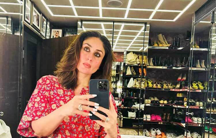 সবচেয়ে আকর্ষণীয় হলো কারিনা কাপুরের মেকআপ-ক্লোসেট রুমটি। যেখানে উপচে পড়ছে পোশাক, ব্যাগ, জুতা আর গহনা। কোটি কোটি টাকার ড্রেস, জুতা, জুয়েলারি, প্রসাধনী দিয়ে ঠাসা রুমটি।