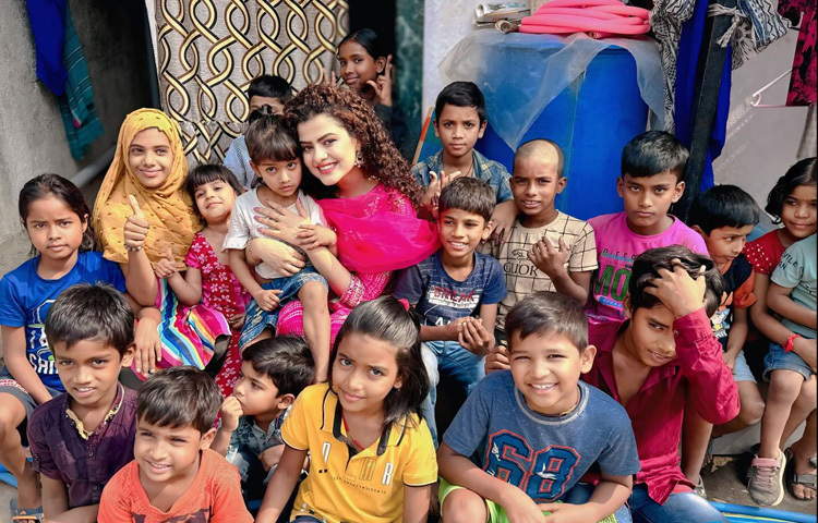 ২০০১-২০০৬ সালের মধ্যে তিনি প্রায় ১ কোটি ২০ লাখ টাকা সংগ্রহ করেন এবং ২৩৪টি শিশুর জীবন বাঁচান।