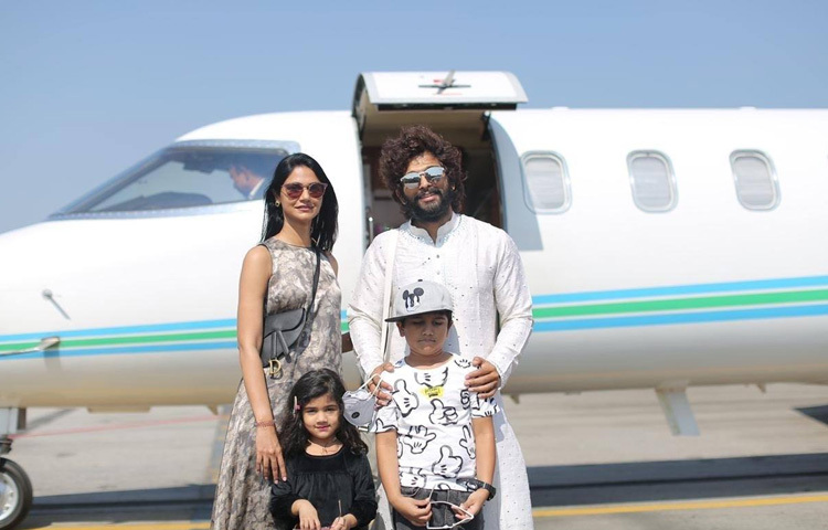 তাদের সংসারে এক ছেলে ও এক মেয়ে রয়েছে।