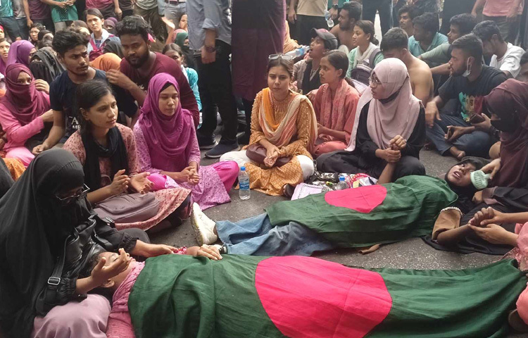 রমনা জোনের ডিসি মাসুদুল আলম বলেন, পুলিশের ২০ জন সদস্য আহত হয়েছেন। যমুনার সামনে যাওয়ার কোনো সুযোগ নেই।