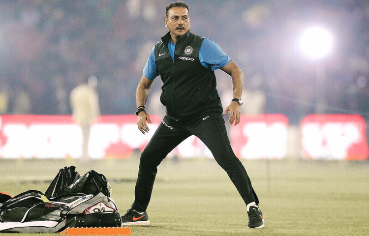 ১৯৮১ সালে নিউজিল্যান্ডের বিপক্ষে আন্তর্জাতিক টেস্ট ক্রিকেটে অভিষেক ঘটে রবি শাস্ত্রীর। একজন বাঁহাতি অলরাউন্ডার হিসেবে বল হাতে যেমন ছিলেন কার্যকরী, ব্যাট হাতে ছিলেন ধীর-স্থির অথচ আস্থাবান। তার ক্যারিয়ারের অন্যতম স্মরণীয় অর্জন ১৯৮৫ সালে বেঞ্চেস ওয়ার্ল্ড চ্যাম্পিয়নশিপে ‘চ্যাম্পিয়ন অব চ্যাম্পিয়নস’ খেতাব জয়।