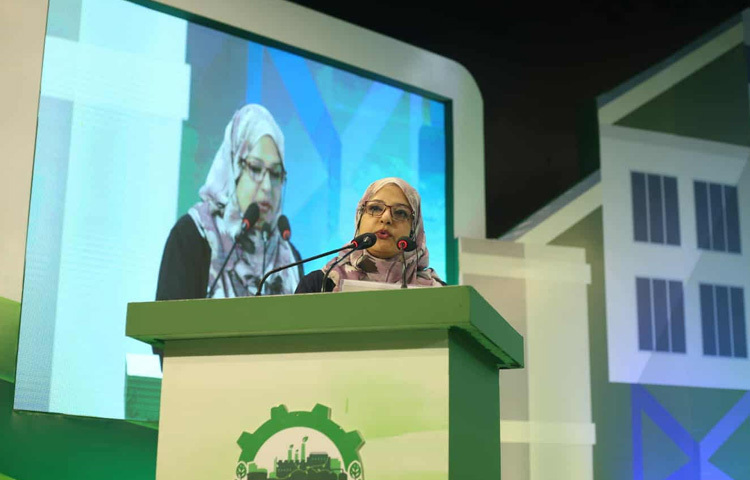 আধুনিক প্রযুক্তি, পরিবেশ সংরক্ষণ এবং কর্মপরিবেশের মানোন্নয়নে এগিয়ে থাকা এই কারখানাগুলো আবারও প্রমাণ করলো শিল্পোন্নয়ন আর পরিবেশ সচেতনতা একসঙ্গে চলতে পারে।