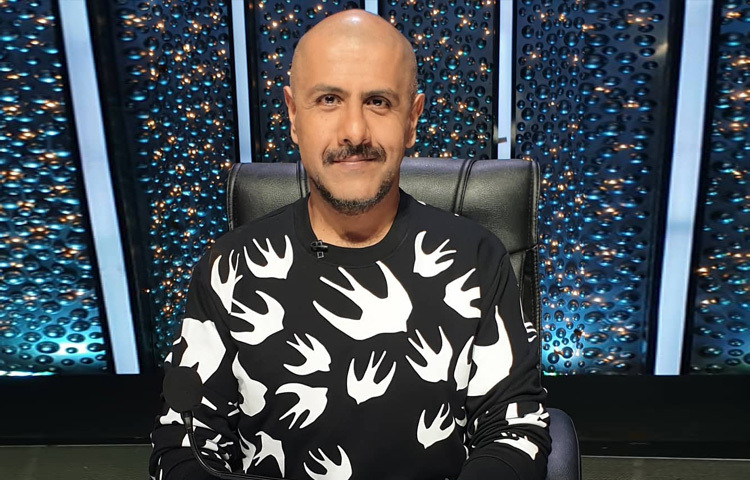 ১৯৭৩ সালের এই দিনে ভারতের মুম্বাই শহরে তার জন্ম। শৈশব থেকেই সঙ্গীতের প্রতি ছিল তার গভীর ভালোবাসা। তবে তার যাত্রাটা শুরু হয়েছিল মূলধারার বলিউড নয়, বরং ভারতীয় রক ব্যান্ড ‘পেন্টাগ্রাম’-এর মাধ্যমে। এই ব্যান্ডে তিনি ছিলেন ভোকালিস্ট এবং খুব অল্প সময়েই তিনি হয়ে ওঠেন দেশের অল্টারনেটিভ রক মিউজিকের অন্যতম মুখ।