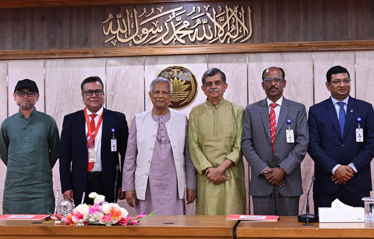 জুলাই অভ্যুত্থান স্মরণে মাসব্যাপী কর্মসূচির উদ্বোধনী অনুষ্ঠানে শিক্ষা উপদেষ্টা অধ্যাপক ড. চৌধুরী রফিকুল আবরার জানান, সীমিত সময়ের মধ্যেও এই সরকার শিক্ষার ক্ষেত্রে গুণগত পরিবর্তনের জন্য কাজ করে যাচ্ছে।