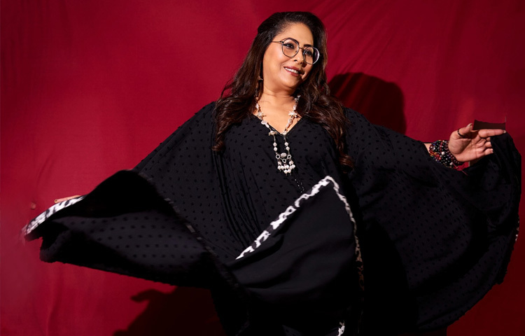 তার নিজের পরিচিতি গড়ে ওঠে জনপ্রিয় টেলিভিশন রিয়েলিটি শো ‘ডান্স ইন্ডিয়া ডান্স’ এর মাধ্যমে। সেখানে বিচারক হিসেবে উপস্থিত হয়ে তিনি হয়ে ওঠেন সবার প্রিয় ‘গীতামা’। কঠোর হলেও আন্তরিক, কড়া হলেও আবেগপ্রবণ-এই দ্বৈত সত্তাই তাকে করে তোলে অনন্য।