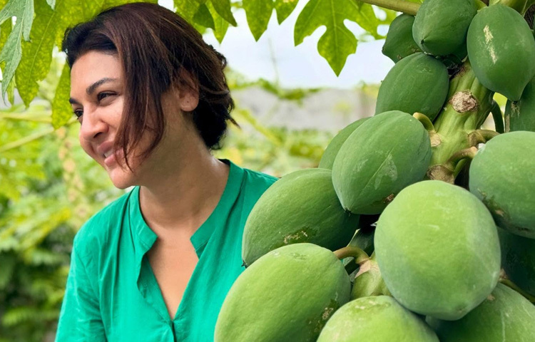 তারকাখ্যাতি থাকলেও, জয়ার জীবনযাপন ও মাটির সঙ্গে আত্মিক সংযোগ অনেকের কাছেই অনুপ্রেরণা হয়ে দাঁড়িয়েছে।