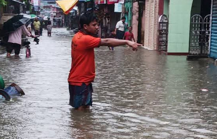 অনেক পরিবার ইতোমধ্যে আত্মীয়ের বাসায় আশ্রয় নেওয়ার প্রস্তুতি নিচ্ছে।