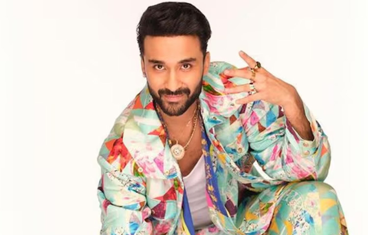 রাঘব জুয়ালের অনন্যতা শুধু তার নাচে নয়, তার সরল হাসি, নিপুণ উপস্থাপনা ও মঞ্চে প্রাণবন্ত উপস্থিতিতে। তিনি নিজেই একটি ব্র্যান্ড, যিনি কোনও গডফাদার ছাড়াই নিজের জায়গা তৈরি করেছেন।