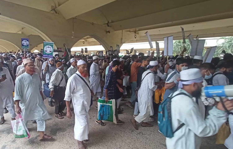 নেতাকর্মীরা ঢাকায় আসতে পেরে বেশ উচ্ছ্বাস প্রকাশ করেছেন। তারা বলছেন, বিগত সরকারের দমনপীড়নের কারণে জামায়াত দীর্ঘদিন এমন সমাবেশ আয়োজন করতে পারেনি। জুলাই অভ্যুত্থানের পর এই সুযোগ তৈরি হয়েছে। তাই দলীয় নির্দেশনা অনুযায়ী সর্বোচ্চ সংখ্যক জনসমাগম করার লক্ষ্যে তারা সমাবেশে এসেছেন।