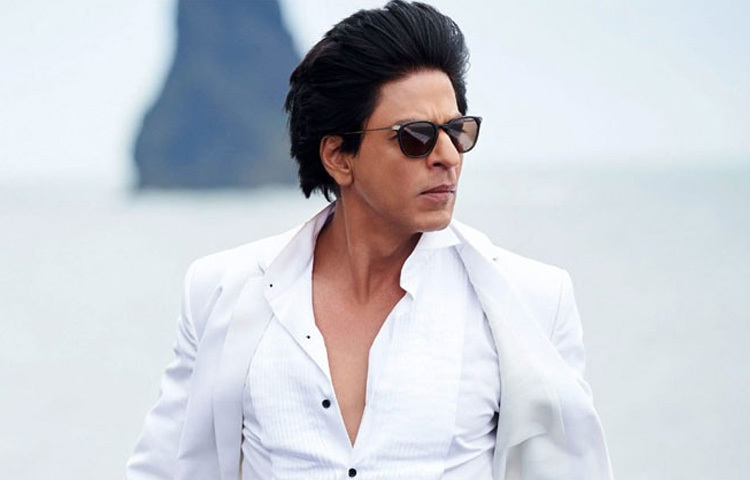 টিমকে নির্দেশ দেন, হাসপাতালে ভর্তির পর নিয়মিত খোঁজও নেন। এমন মুহূর্তে আবার মনে করিয়ে দেন তিনি শুধু চরিত্রে নয়, জীবনেও একজন হিরো।