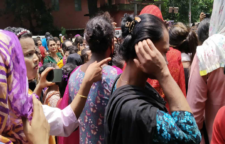 তৃতীয় লিঙ্গের জনগণের প্রতি সমাজের এক ধরনের অবহেলা এবং অবমাননার ইতিহাস রয়েছে। তাদের অধিকাংশ সময়ই জনসাধারণের চোখে ঠুনকো, অসহায় কিংবা অদৃশ্য হয়ে থাকে। অথচ, আমরা তাদের মানবিকতার দিক থেকে অনেক কিছু শিখতে পারি। তারা নিজেদের অবহেলিত অবস্থার পরও সহানুভূতির সীমানা ছাড়িয়ে মানুষের পাশে দাঁড়িয়েছে, যা মানবতার এক অনন্য উদাহরণ হয়ে থাকবে।