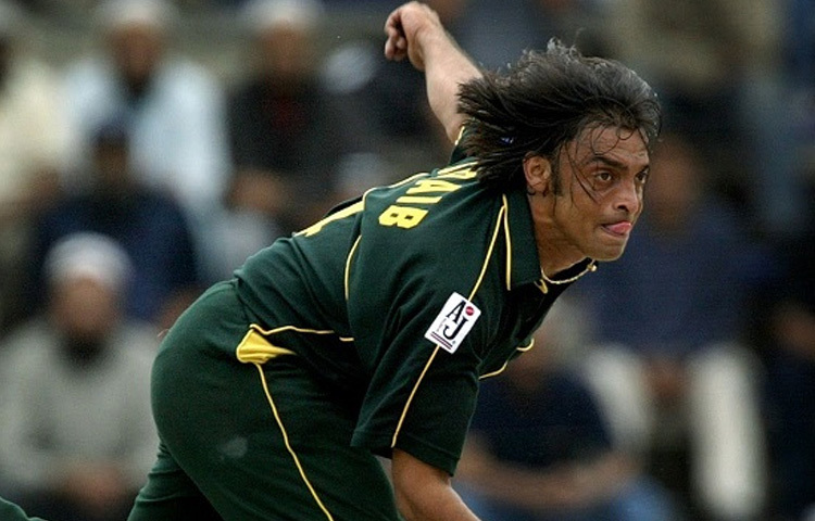 আধুনিক ক্রিকেটে গতিময় বোলারদের তালিকায় শোয়েব ছিলেন যেন এক জীবন্ত আতঙ্ক।