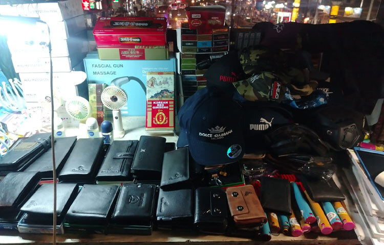 চামড়ার মানিব্যাগসহ মিলবে ছেলেদের স্টাইলিশ সব পণ্য।