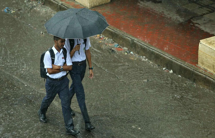 বৃষ্টির পর রাস্তা ভিজে যায়, কাদায় মাখা হয়ে যায় গলি-মহল্লা, গাড়ির চাকায় ছিটকে পড়ে পানি, কিন্তু এর মধ্যেও যেন একটা জাদু আছে। এই বৃষ্টি ক্লান্ত শহরটাকে ধুয়ে দেয় ধুলোয় ঢাকা ক্লান্তি থেকে।