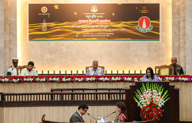 পুরস্কার বিতরণকালে শিশু-কিশোরদের প্রতিভা বিকাশে বিভিন্ন ধরনের প্রতিযোগিতা আয়োজনের পরামর্শ দিয়েছেন প্রধান উপদেষ্টা ড. মুহাম্মদ ইউনূস।