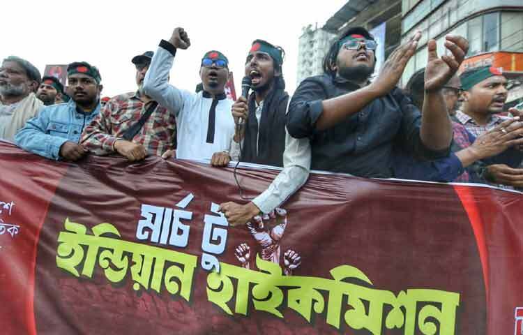 এতে অংশ নিয়েছেন দেশপ্রেমিক বিশ্ববিদ্যালয়, কলেজ, মাদরাসা ও স্কুলের শিক্ষার্থীসহ বিভিন্ন শ্রেণিপেশার মানুষ।