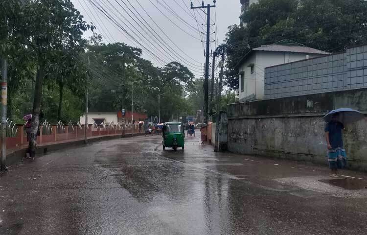 সিলেটে দুই দফা বন্যার রেশ কাটিয়ে ওঠার আগেই ভারী বৃষ্টিতে ফের বাড়তে শুরু করেছে নদ-নদীর পানি। ছবি: আহমেদ জামিল