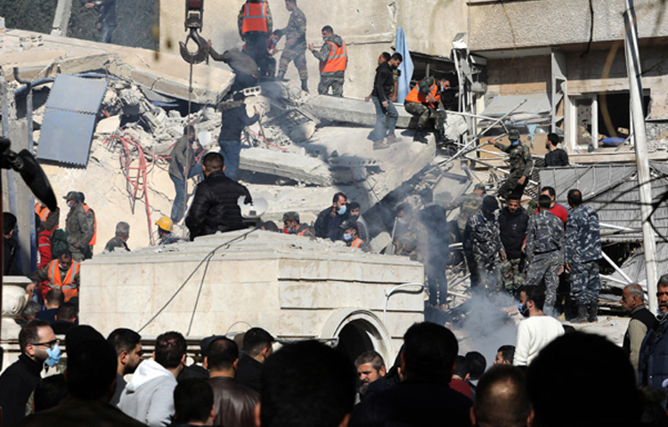 সিরিয়ার রাজধানী দামেস্কে ইরানের বিপ্লবী গার্ডের একটি ঘাঁটিতে হামলা চালিয়ে পাঁচ সদস্যকে হত্যা করেছে ইসরায়েল। ছবি: এএফপি