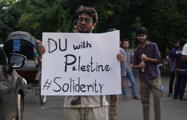 ‘আমি অবাক হই, মস্তিষ্কে ঠিক কতটা ঘৃণা জমা করলে এই ধরনের অমানবিক কাজ করা যায়। আমি মানবতা নিয়ে শঙ্কিত। বাংলাদেশে যেন এমন ঘৃণার চাষ না হয়। সেদিকে আমাদের খেয়াল রাখতে হবে।’ ছবি: হাসান আলী