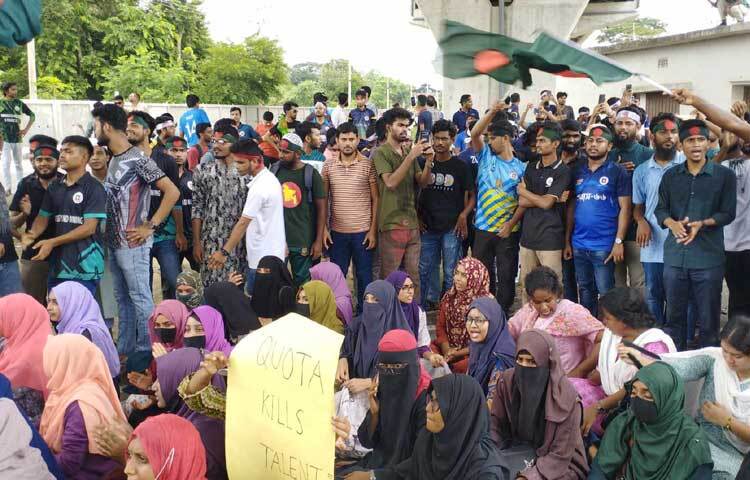 কোটা সংস্কার না হওয়া পর্যন্ত সারাদেশের সঙ্গে একাত্মতা পোষণ করে তাদের আন্দোলনও চলমান থাকবে বলে জানিয়েছেন শিক্ষার্থীরা। ছবি: মনির হোসেন মাহিন