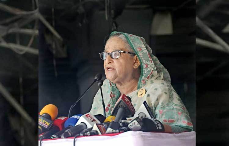 বিটিভি ভবন পরিদর্শন শেষে সাংবাদিকদের সঙ্গে কথা বলেন প্রধানমন্ত্রী শেখ হাসিনা। ছবি: ইয়াসিন কবির জয়