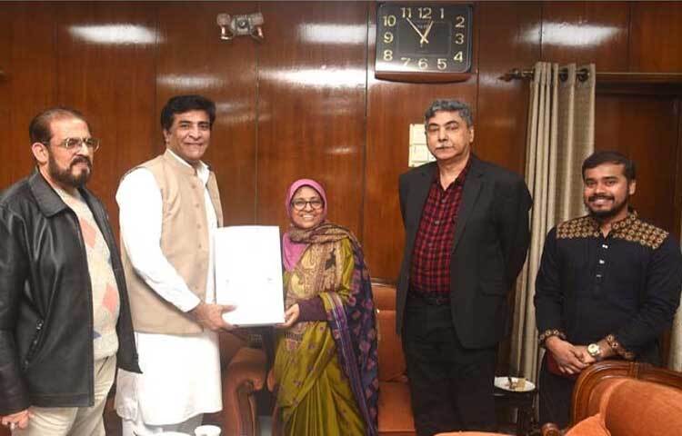 বাংলাদেশ ওষুধ শিল্পে বেশ ভালো অবস্থানে আছে, পাকিস্তান বাংলাদেশ থেকে ওষুধ আমদানিতে আগ্রহী বলে জানিয়েছেন পাকিস্তানের হাই কমিশনার সৈয়দ আহমেদ মারুফ।