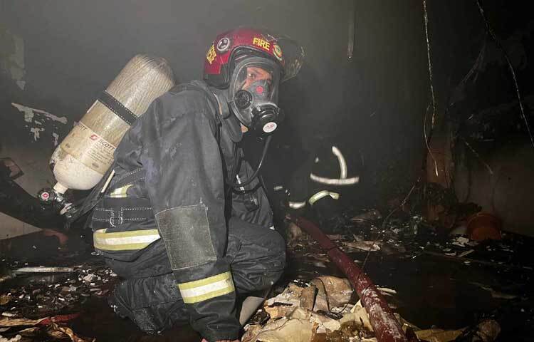 আগুন নিয়ন্ত্রণে কাজ করেছে ফায়ার সার্ভিসের মোট ২০টি ইউনিট।