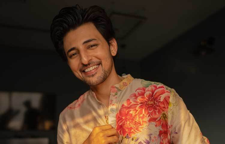 তিনি ২০২৩ সালে গান গাওয়ার জন্য বাংলাদেশে এসেছিলেন।