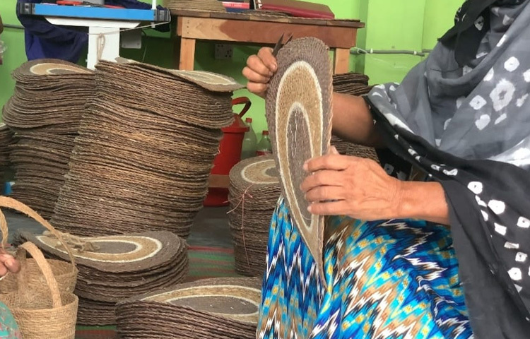 তার বেশিরভাগ পণ্যই চলে যাচ্ছে দেশের বাইরে, স্থানীয় বাজারেও রয়েছে চাহিদা।