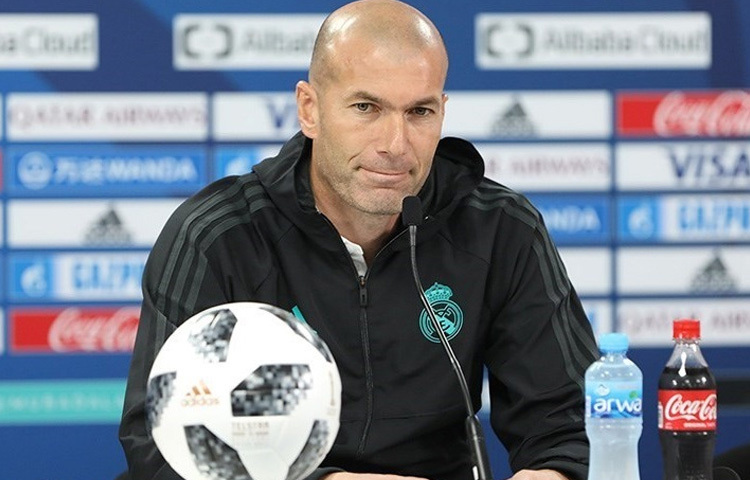 জিদান কিংবদন্তি শুধু তার গোলের জন্য নয়, বরং তার খেলার স্টাইল, মাঠের কৌশল, দলকে উজ্জীবিত করার ক্ষমতা আর অনন্য নেতৃত্বগুণের জন্য। তিনি প্রমাণ করেছেন নম্রতা আর প্রতিভার যুগলবন্দিই একজন খেলোয়াড়কে মহাতারকা করে তোলে।