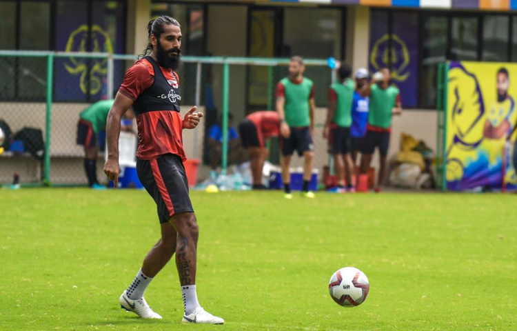 তবে ভারতের ফুটবলপ্রেমীরা তাকে বেশি মনে রাখে কেরালা ব্লাস্টার্স-এর হয়ে তার অসাধারণ পারফরম্যান্সের জন্য। ২০১৪ সালে ইন্ডিয়ান সুপার লিগে অভিষেকেই ঝড় তুলেছিলেন। সে বছর তিনি পেয়েছিলেন ‘ইমার্জিং প্লেয়ার অব দ্য লিগ’ খেতাব। এর পরবর্তী পাঁচ বছরে কেরালা ব্লাস্টার্সের হয়ে ৭৬টি ম্যাচে অংশগ্রহণ করেন তিনি, যা তখন ছিল ক্লাবটির সর্বোচ্চ রেকর্ড।