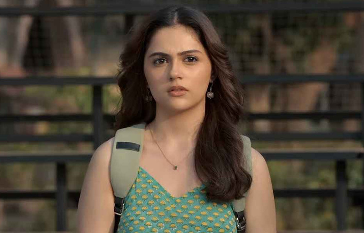 সব মিলিয়ে প্রথম সপ্তাহান্তে ছবির মোট আয় দাঁড়ায় ১০৫ কোটি রুপি, যা একটি নবাগত অভিনেত্রীর ছবির জন্য রীতিমতো রেকর্ড।