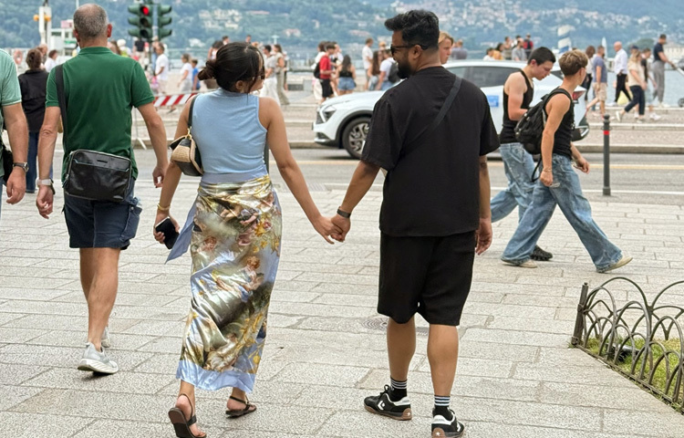 পাশাপাশি রাজীবের সঙ্গে তার দাম্পত্যজীবনের নানা রঙিন মুহূর্তও মুগ্ধ করেছে অনুরাগীদের।