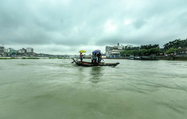 পানি বেড়েছে বটে, তবে তার সাথে বেড়েছে নদীর রূপ।