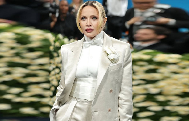 ম্যাডোনার নাম উচ্চারিত হলে কেবল গান নয়, সাহস, ভাঙচুর আর পরিবর্তনের কথাও মনে পড়ে। তিনি প্রমাণ করেছেন শিল্প যদি সত্যিই শক্তিশালী হয়, তবে তা সমাজের শিকল ভাঙতে পারে। তাই বলা যায়, সঙ্গীতে সাহস আর সমাজে ভাঙচুরের নাম একটাই ‘ম্যাডোনা’।