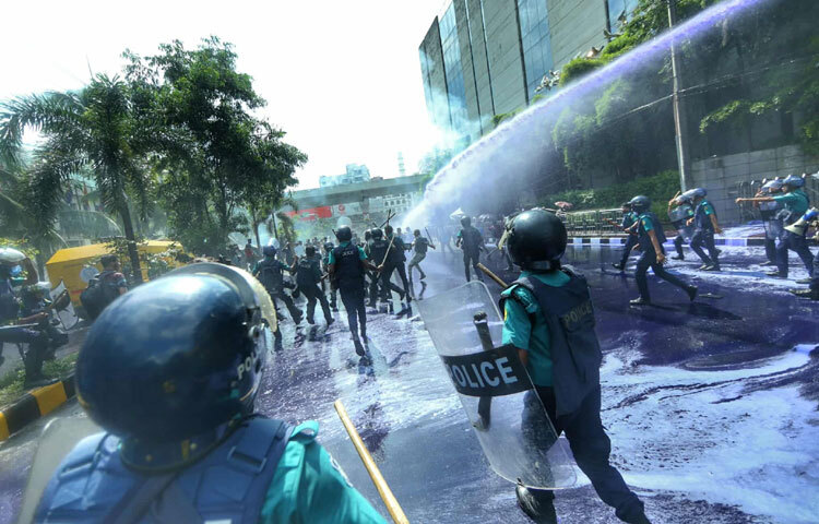 এদিকে, আন্দোলনরত প্রকৌশল বিশ্ববিদ্যালয়ের শিক্ষার্থীরা সংশ্লিষ্ট মন্ত্রণালয়ের মাধ্যমে তাদের দাবি-দাওয়ার প্রস্তাব দিলে সচিব কমিটি সমস্যা সমাধান করে দেবে বলে জানিয়েছেন জনপ্রশাসন মন্ত্রণালয়ের সিনিয়র সচিব মো. মোখলেস উর রহমান। সচিবালয়ে সাংবাদিকদের সঙ্গে আলাপকালে প্রশ্নের জবাবে সিনিয়র সচিব এ কথা জানান।