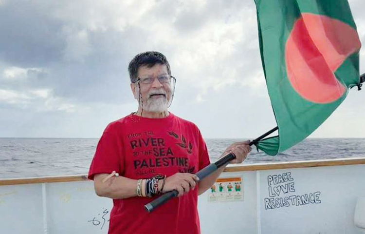 ইসরায়েলের বন্দিদশা থেকে মুক্তি পেয়েছেন আলোকচিত্রী ও মানবাধিকারকর্মী শহিদুল আলম। টার্কিশ এয়ারলাইন্সের একটি ফ্লাইটে আজ দুপুরে তার ইসরায়েল থেকে ইস্তাম্বুলে পৌঁছানোর কথা রয়েছে। বিকেলে প্রধান উপদেষ্টার উপ-প্রেস সচিব আবুল কালাম আজাদ মজুমদার এ তথ্য জানান। ছবি: সংগৃহীত