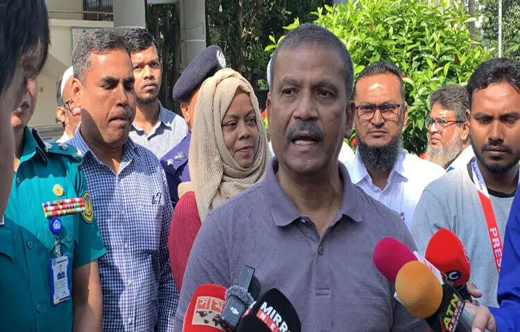 রাজশাহীতে আসন্ন জাতীয় সংসদ নির্বাচন নিয়ে গণমাধ্যমকর্মীদের প্রশ্নে কোনো কথা বলেননি আইন, বিচার ও সংসদবিষয়ক উপদেষ্টা আসিফ নজরুল।